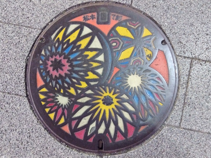 ご当地マンホール「松本てまり」オレンジ