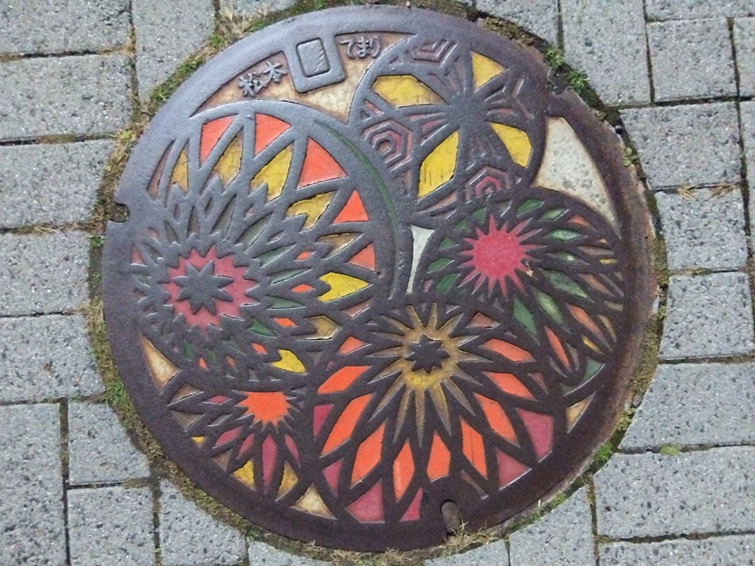 ご当地マンホール「松本てまり」ホワイト