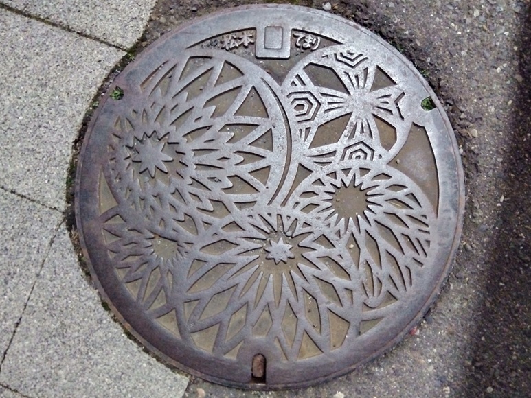 ご当地マンホール「松本てまり」無塗装