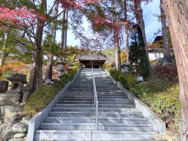 大柏山信綱寺の階段
