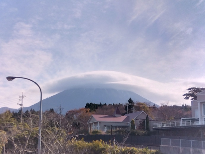 大山の笠雲