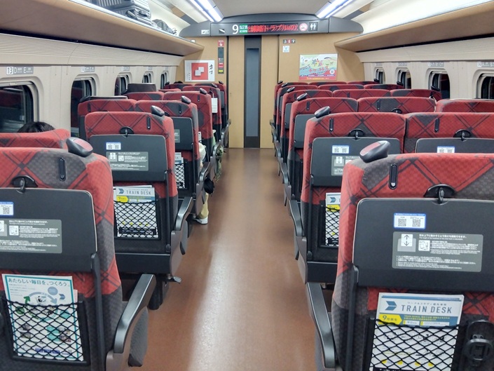 北陸新幹線車内