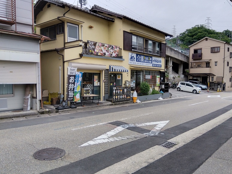JR生瀬駅改札でた景色