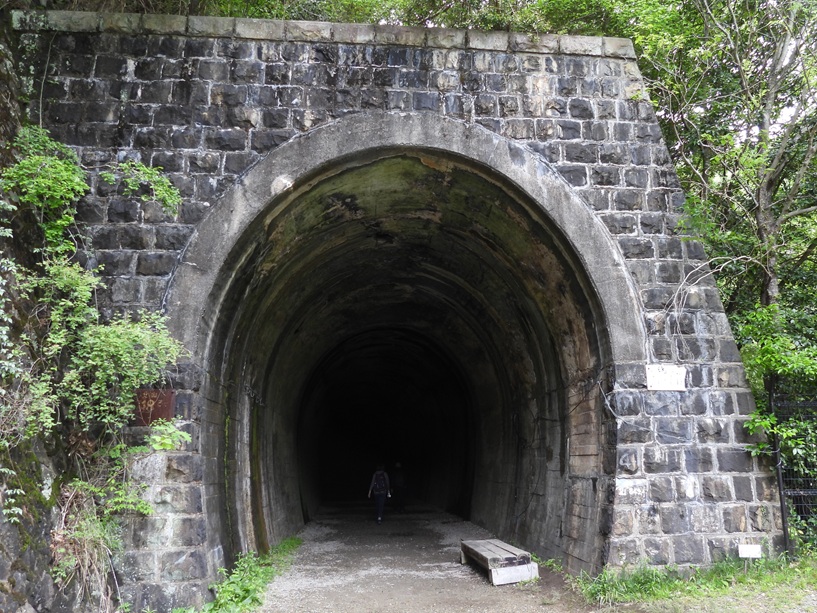 廃線になったJR福知山線のトンネル入り口