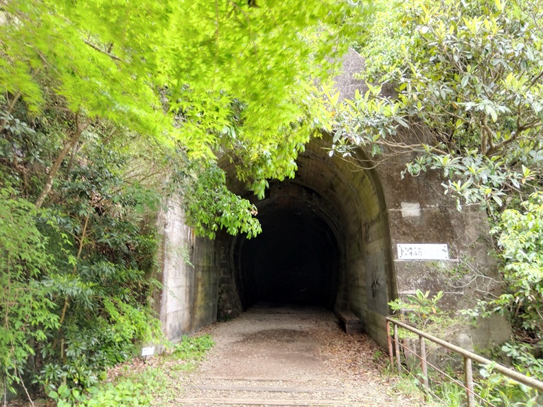 JR福知山線の廃線跡のトンネル入り口