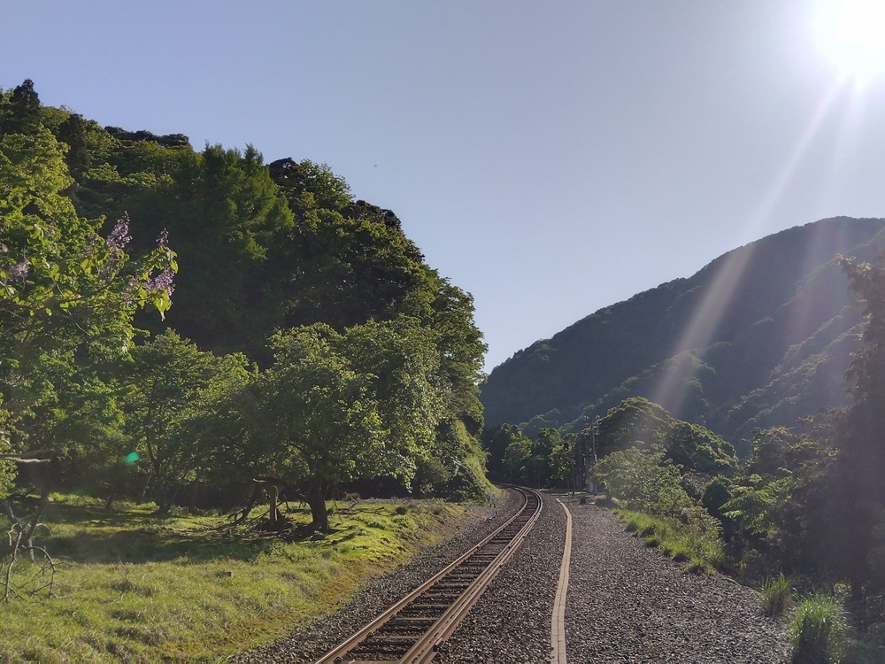 餘部駅ホームから見える線路