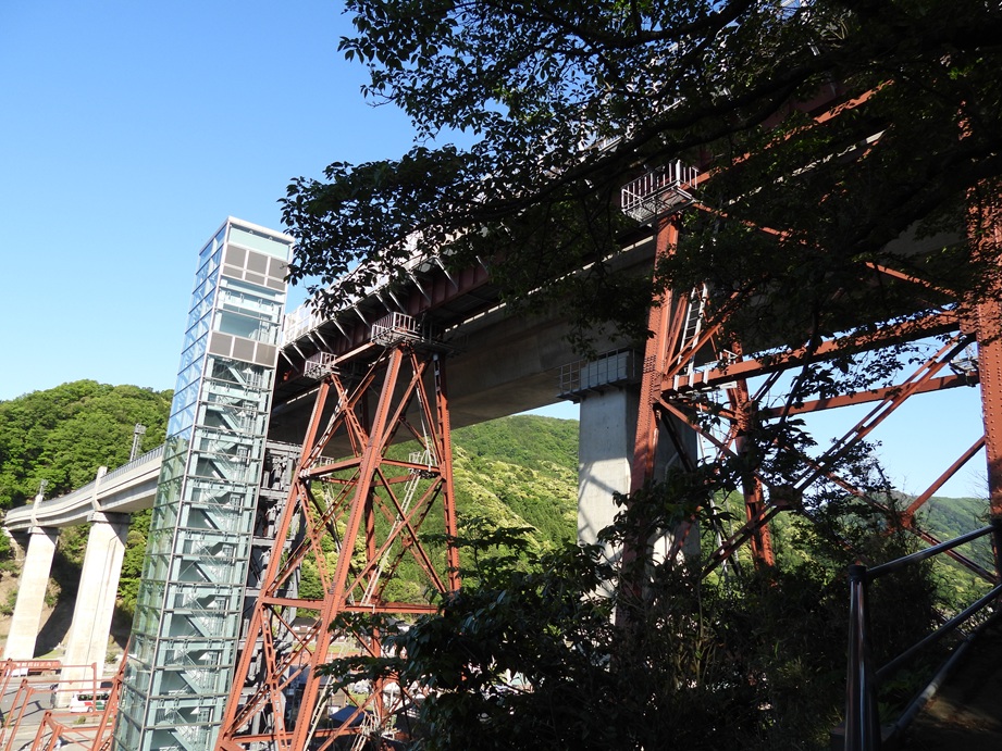 余部鉄橋とクリスタルタワー