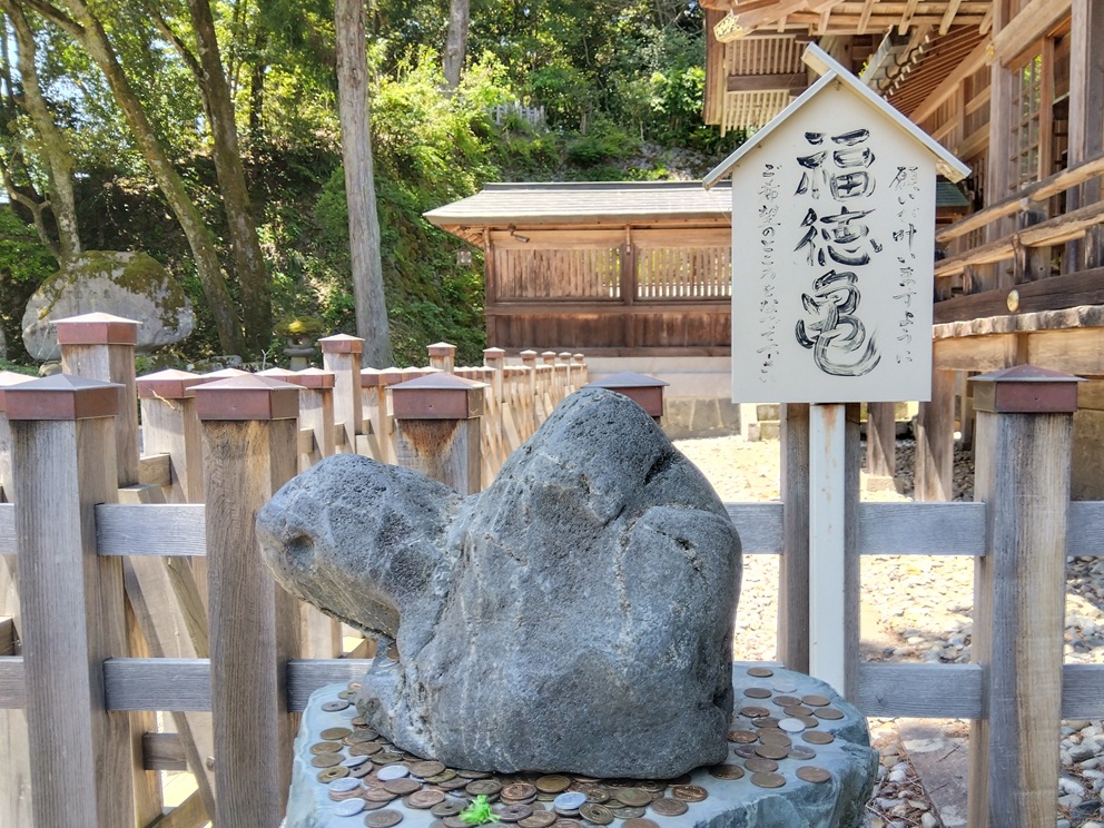 宇倍神社の福徳亀